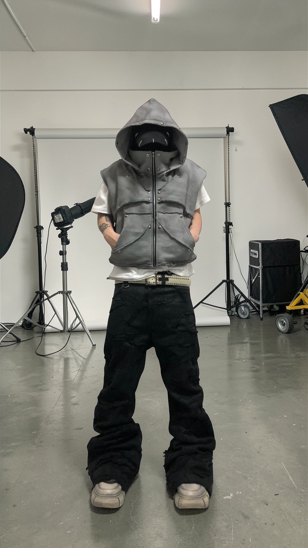 CORRODED ARMOR HOOD VEST