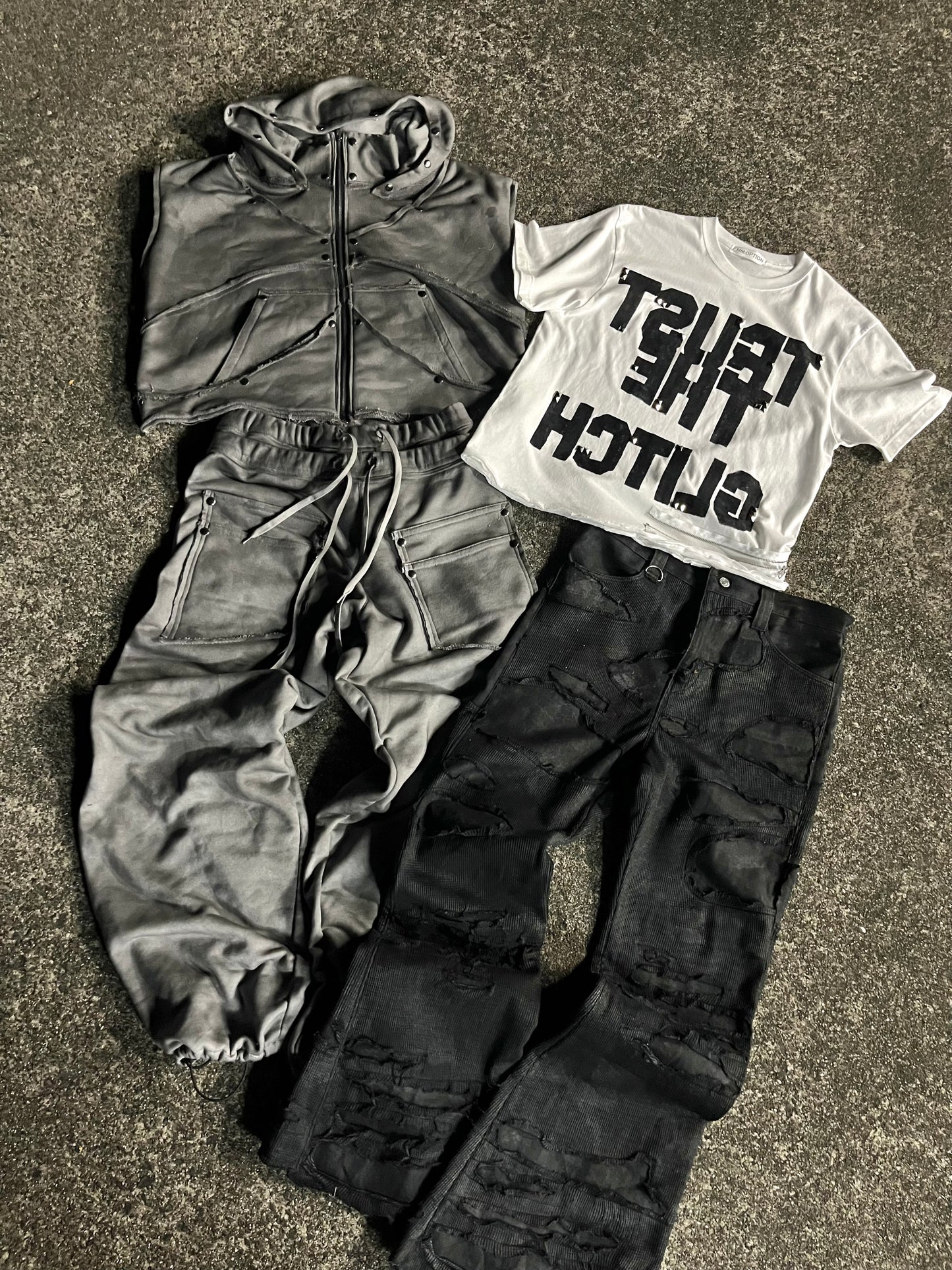GLITCH SCRIPT TEE