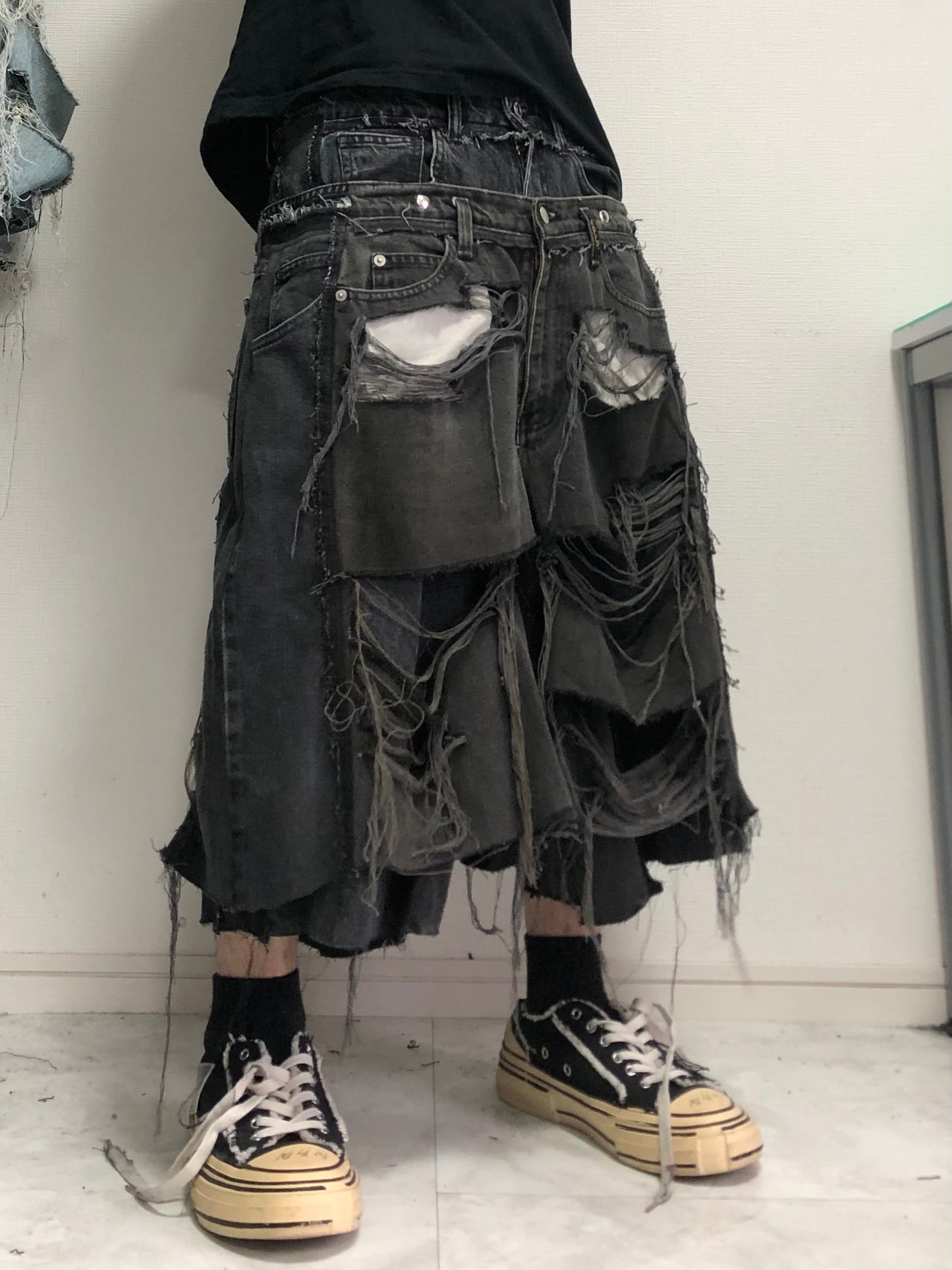 docking half black denim pants