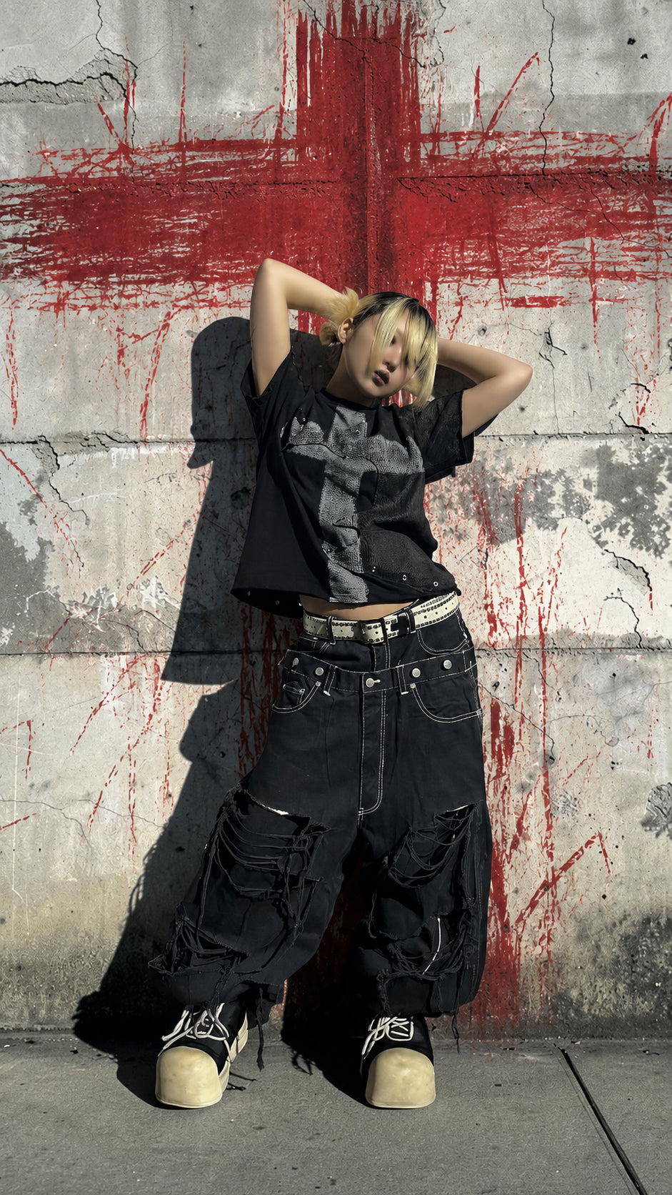 CROSSED OUT　T-shirt