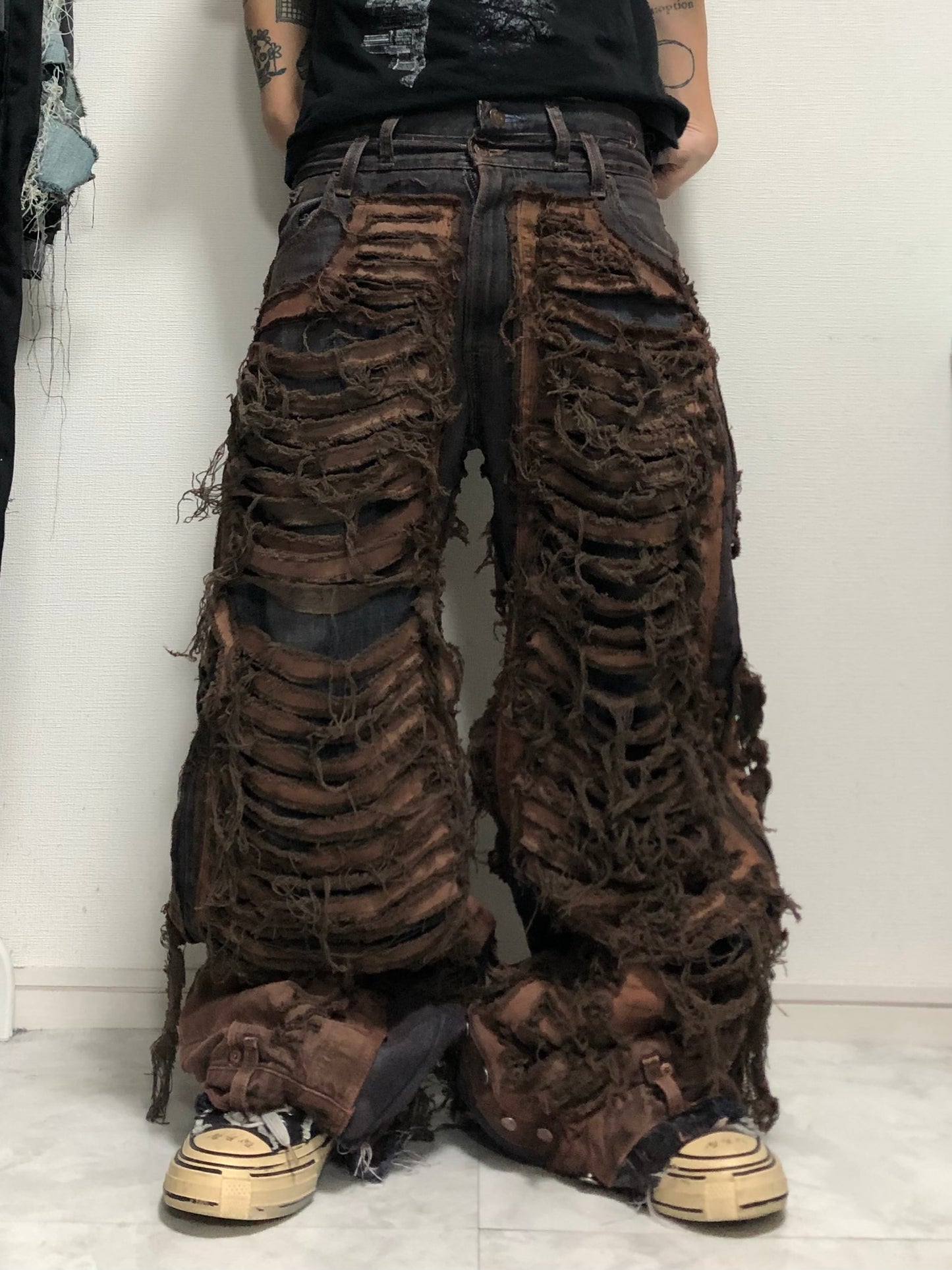 grading damage denim pants