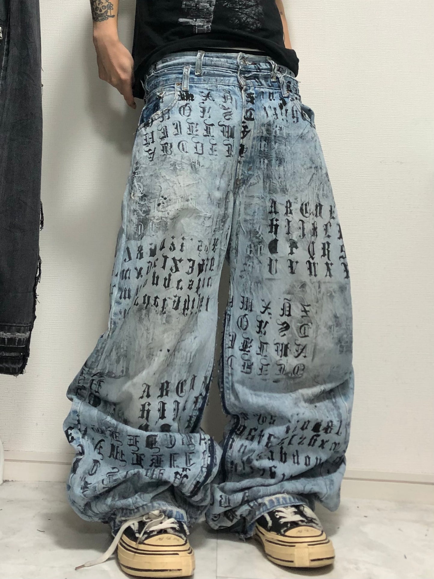 error word denim pants