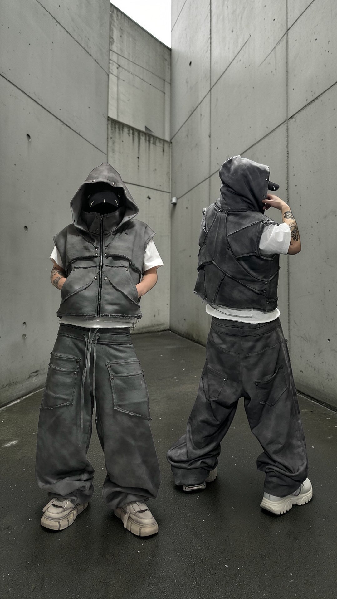 CORRODED ARMOR HOOD VEST