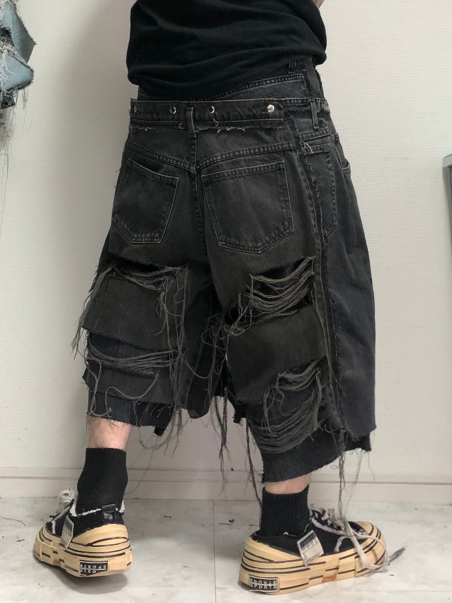 docking half black denim pants