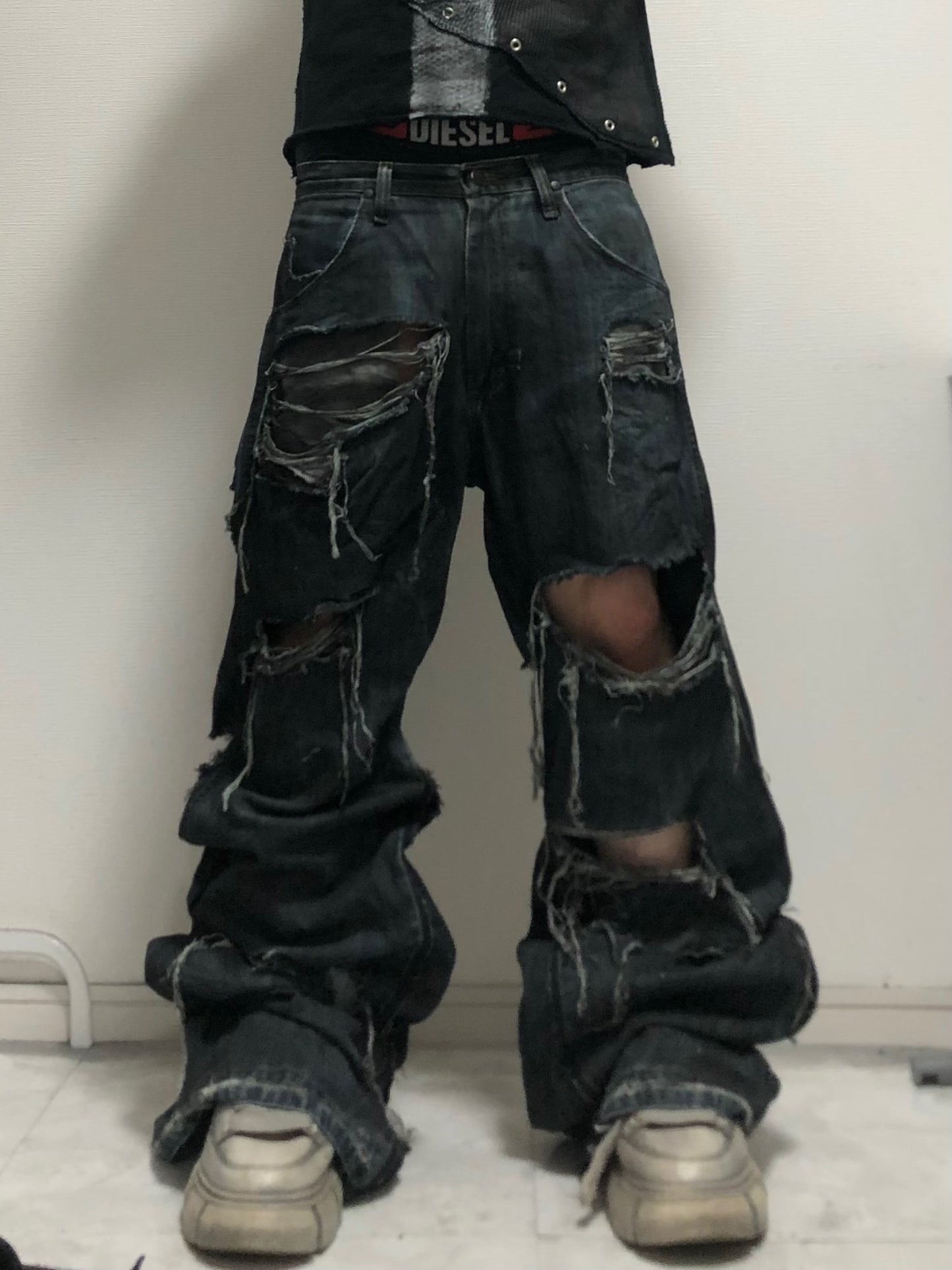 STATIC DAMAGE DENIM