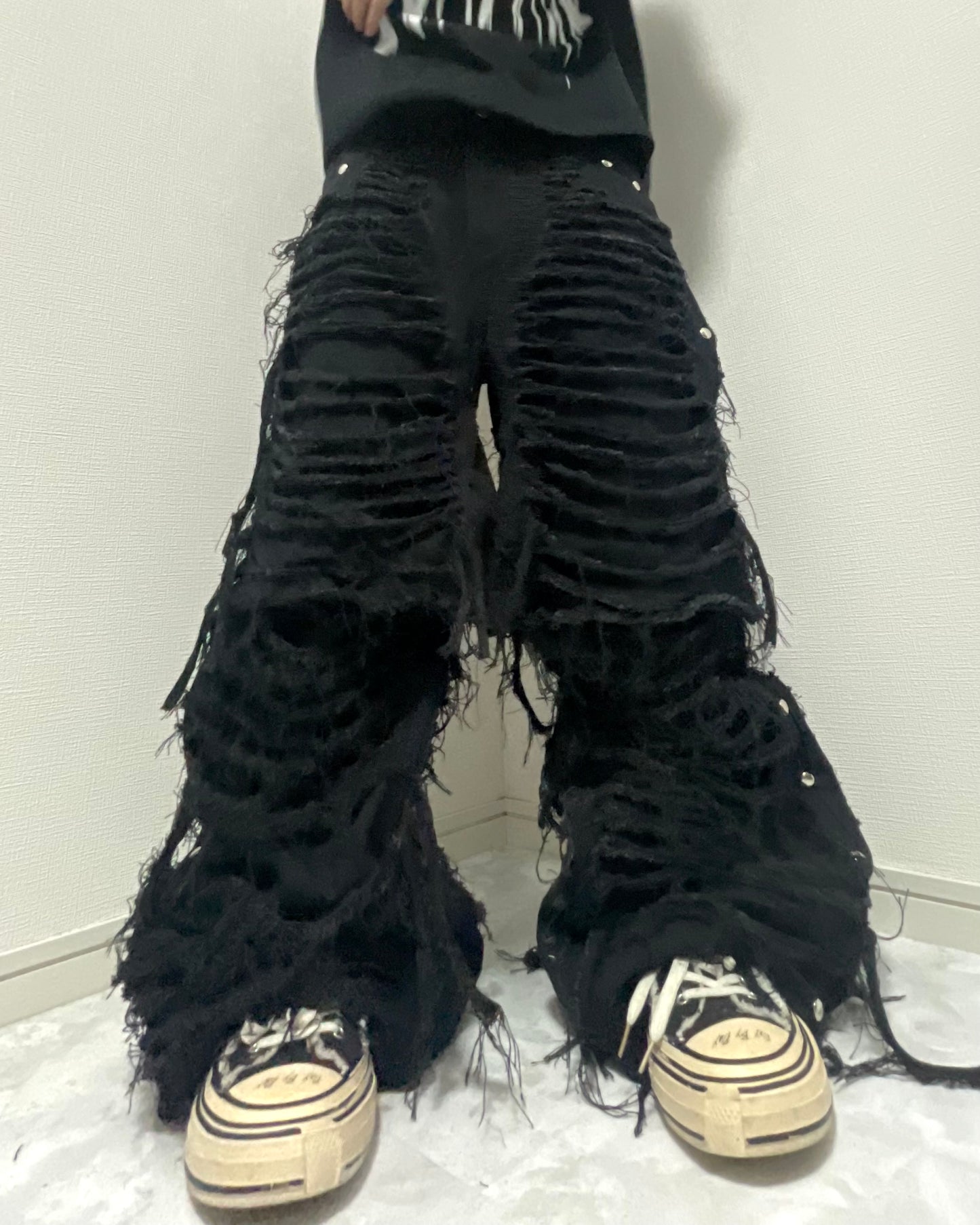 half docking damage black denim pants