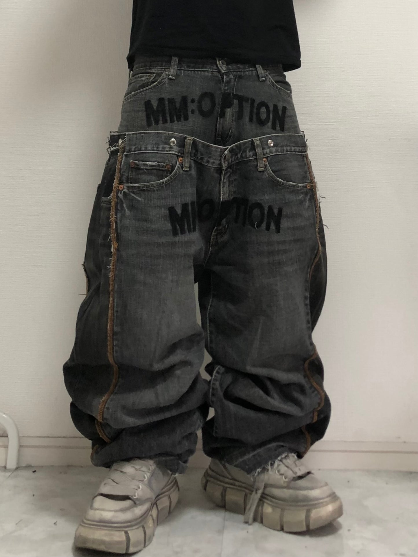 union logo pants